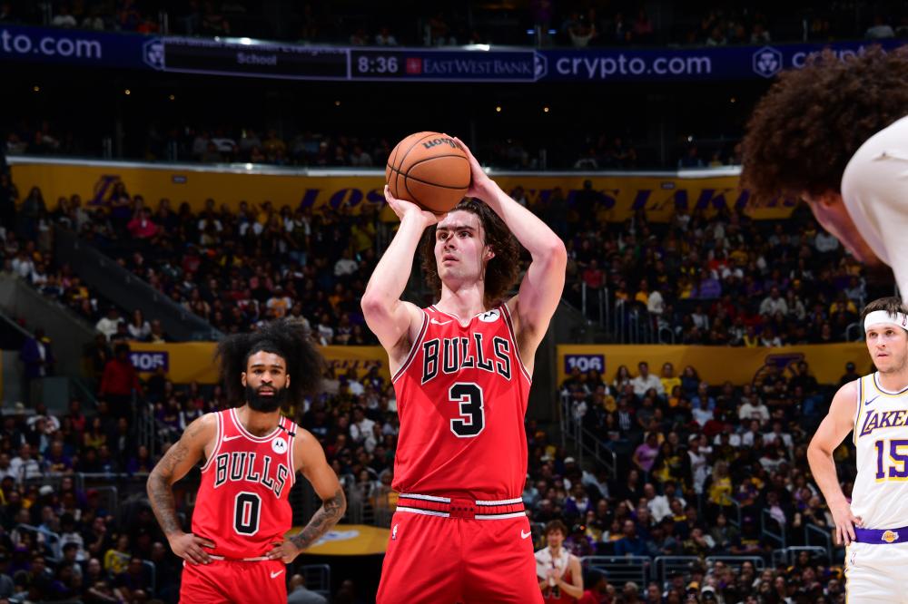 球场响彻 MVP 呼声